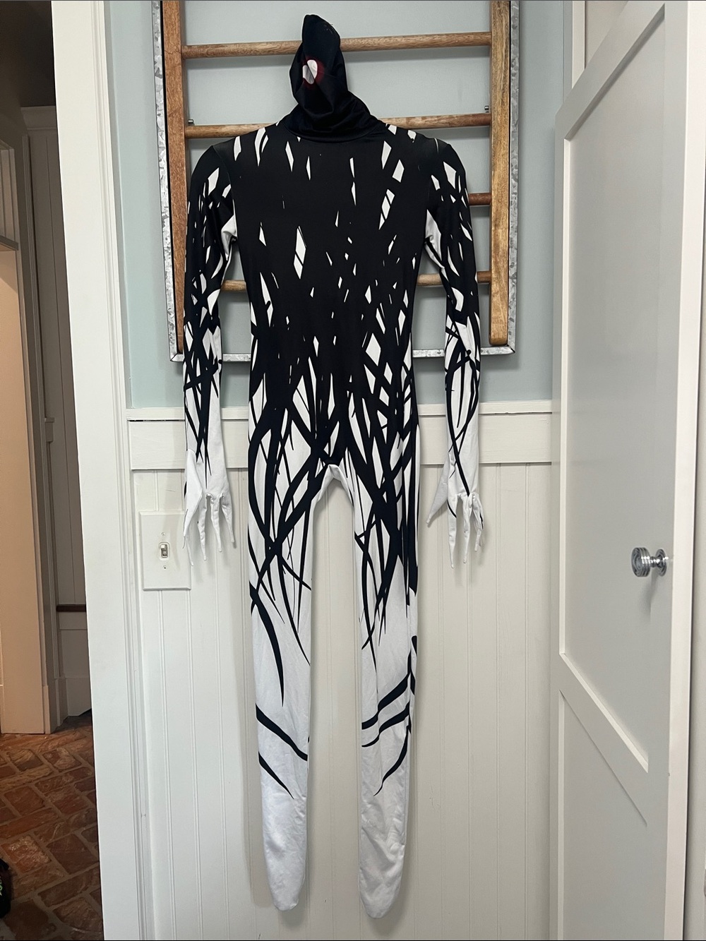 Boys morphsuits Zalgo costume size, large, white, and black Halloween size large